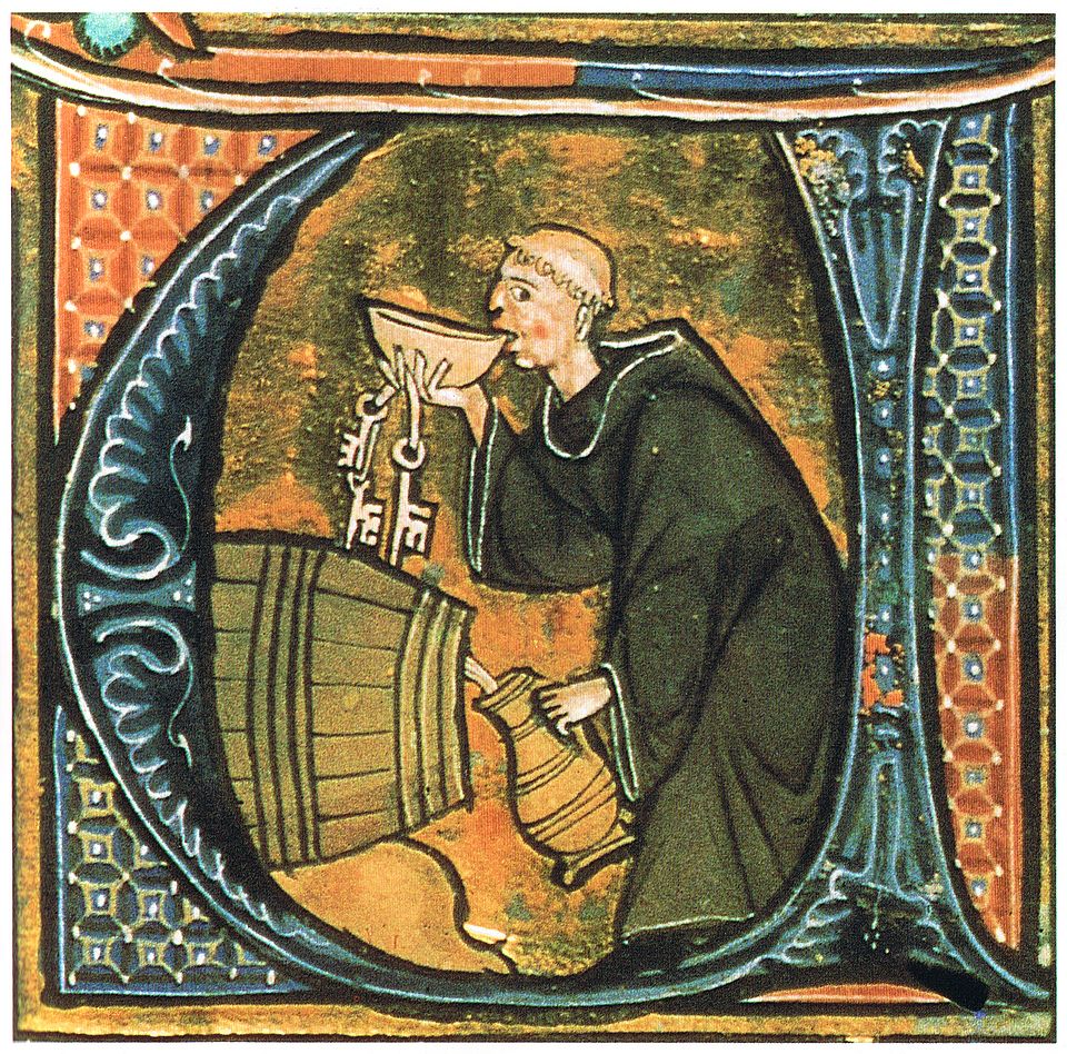 Ein Mönch trinkt heimlich von einem Weinfass. 