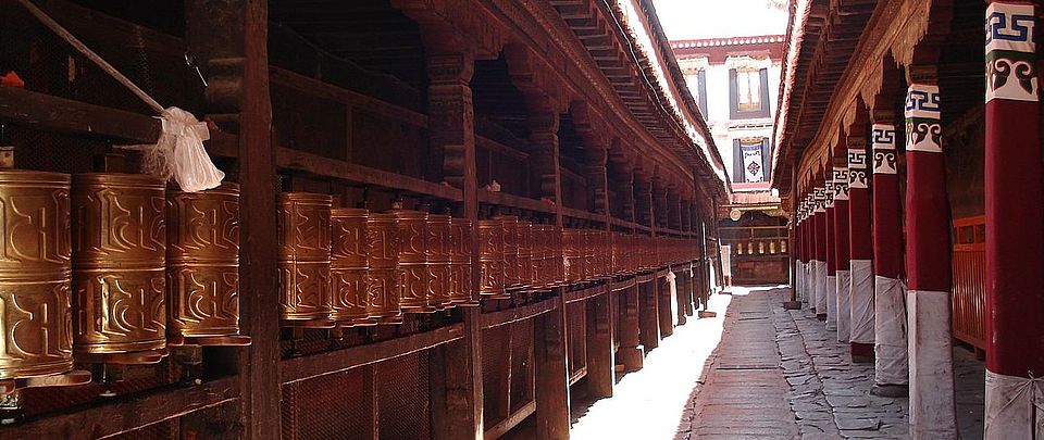 Gebetsmühlen im tibetischem Kloster Jokhang