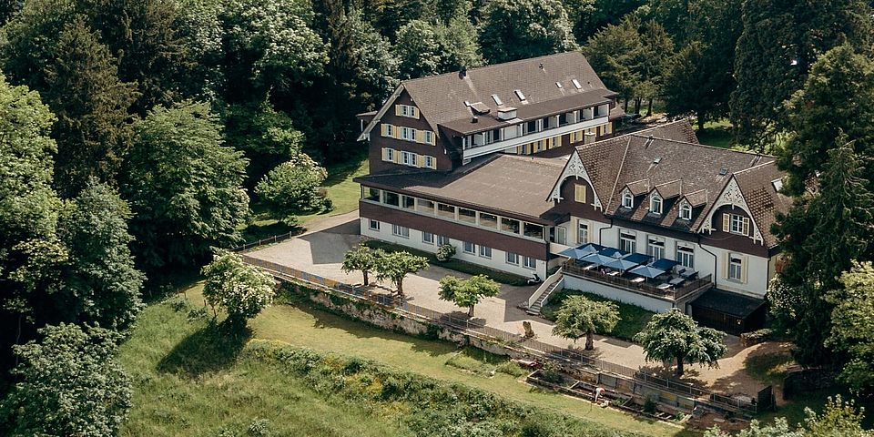 flugbild des schönen tagunshotels bienenberg