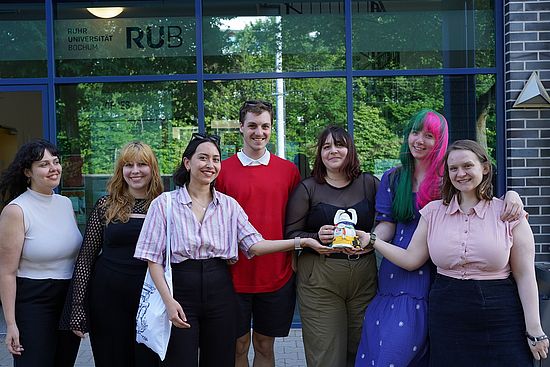 Handover of the symposium budai